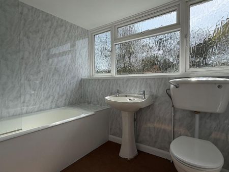4 bedroom detached house to rent - Photo 3