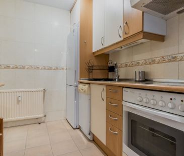 Bright&nbsp; double room in Camino de Vinateros - Photo 4