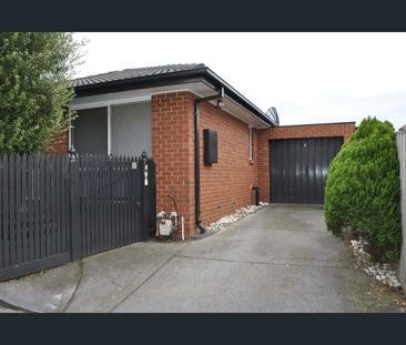 Family Living - Photo 5