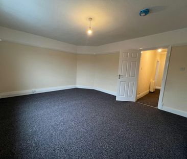 Flat to rent on - Photo 1