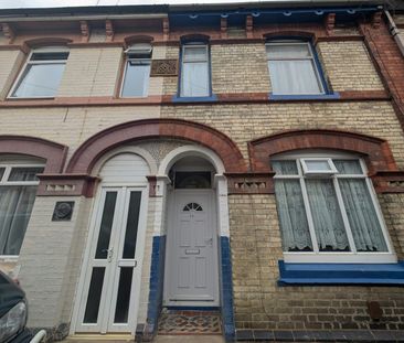 Terraced House to rent on - Photo 6