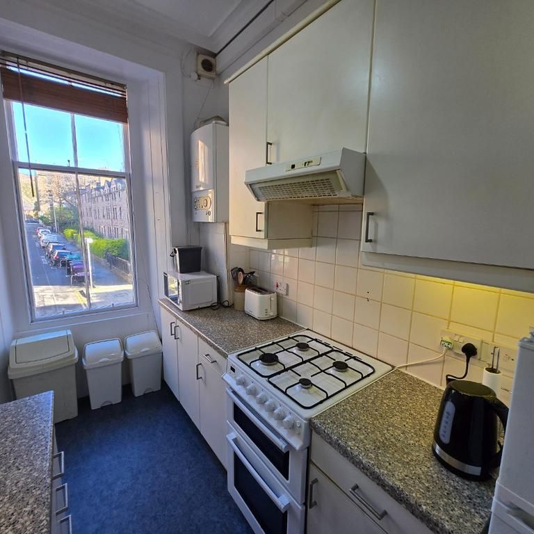 1 bedroom flat to rent - Photo 1