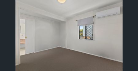 Spacious 3-Bedroom, 2-Bathroom Home in the Heart of Margate - Photo 5