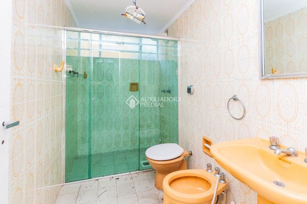 Casa com 5 quartos e 288m² para alugar em Chácara das Pedras, Porto Alegre. - Foto 1