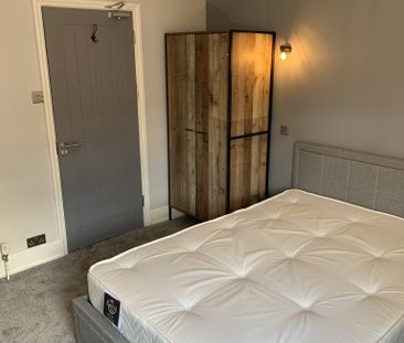 BEDROOM 5 – MEDIUM SINGLE WITH SHARED BATHROOM AND SEPERATE TOILET - Photo 5