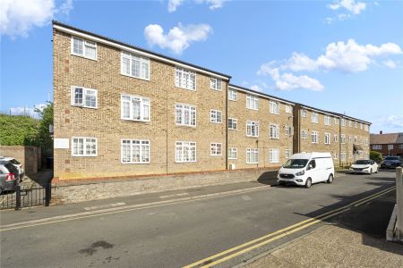 Sopwith Avenue, Chessington, KT9 ground floor flat to rent - Photo 2