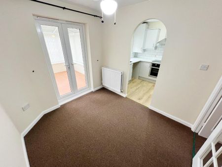 3 bedroom end of terrace house to rent - Photo 3