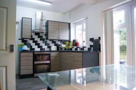 2 bedroom terraced house to rent - Photo 4