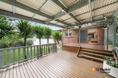 Spacious & Family-Ready 3 Bedroom Home - Photo 2