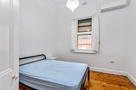 Low maintenance three bedroom close to cbd - Photo 3
