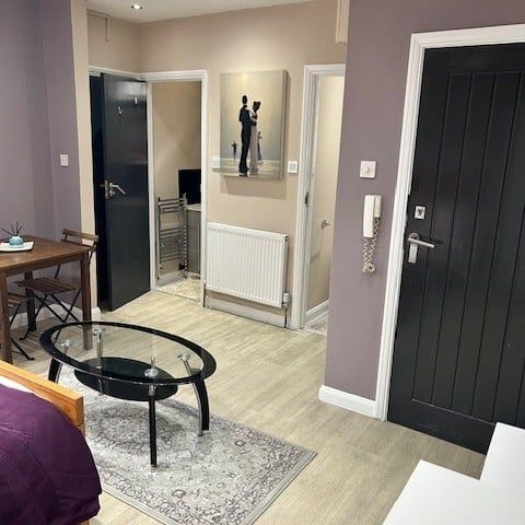 Studio Flat, Highfield Avenue, NW11 - Photo 1