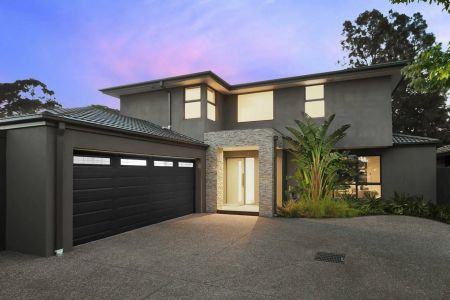 The perfect combination of luxury and lifestyle in an exclusive park-side position - 3 Bed PLUS Study! - Photo 4