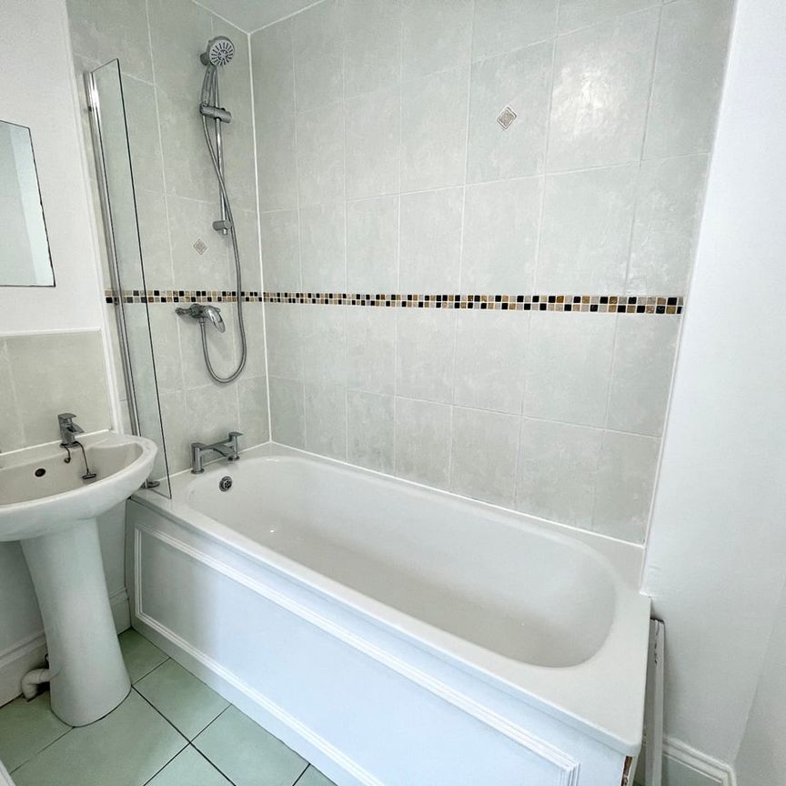 2 Bed Flat, Belton Road, BS5 - Photo 1