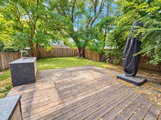 For Lease - 826 Beach Boulevard, Hamilton, Ontario - Photo 1