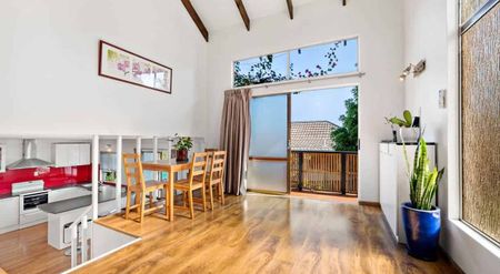 Beautiful Family Home With Stunning Views - Photo 2