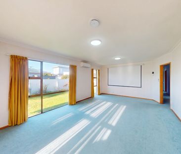 Springvale - 3 Bedrooms - Photo 3