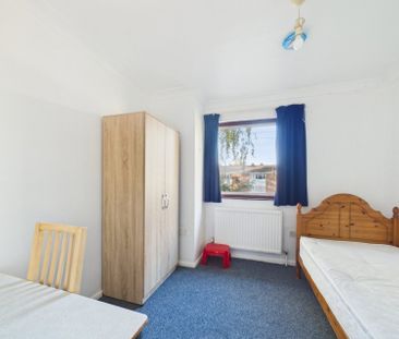 Elmbank Avenue, Englefield Green, Egham,TW20 - Photo 3