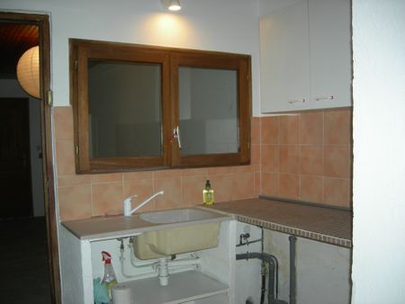 Location Appartement 3 pièces 83m² CARPENTRAS 84200 - Photo 2