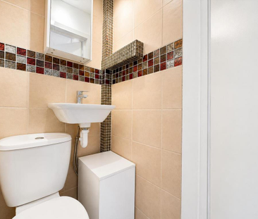 4 bedroom end of terrace house to rent - Photo 4