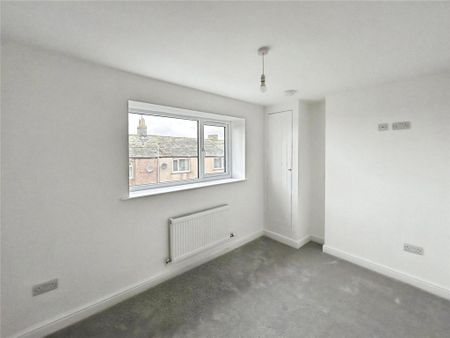 3 bedroom end of terrace house to rent - Photo 3
