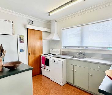 Furnished Kiwi bach - Photo 2