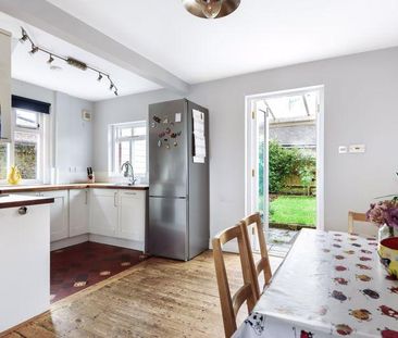 3 bedroom semi-detached house to rent - Photo 4