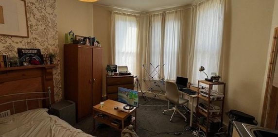 Studio to rent - Photo 2