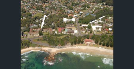 Dual level apartment with intimate ocean glimpses - Photo 5