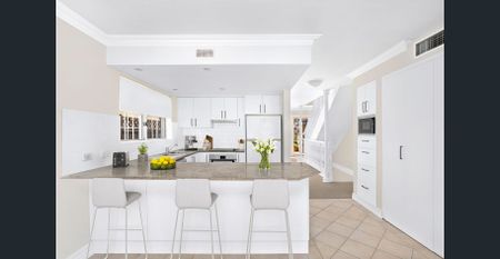 EXECUTIVE-STYLE TOWNHOUSE - Photo 3