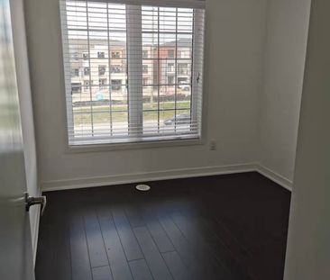 For Lease - 209 Harding Park Street, Newmarket, Ontario - Photo 5