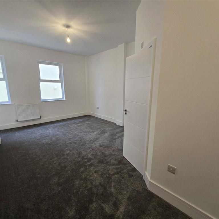 3 bedroom flat to rent - Photo 1