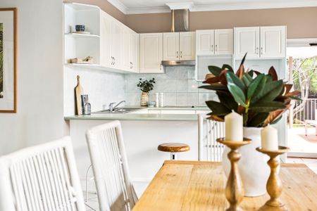 Spacious Coastal Family Living in the Heart of Kiama - Photo 3