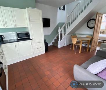 3 bedroom semi-detached house to rent - Photo 3