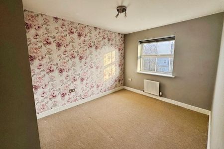 4 bedroom end of terrace house to rent - Photo 5