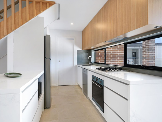 Fully Furnished, 3 Bedroom Townhouse - Photo 1