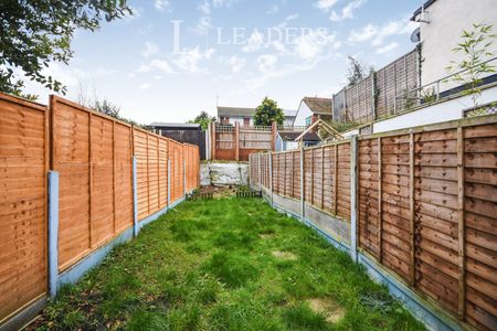 2 bedroom mid-terrace to rent Victoria Avenue, Southend-On-Sea, SS2 - Photo 4