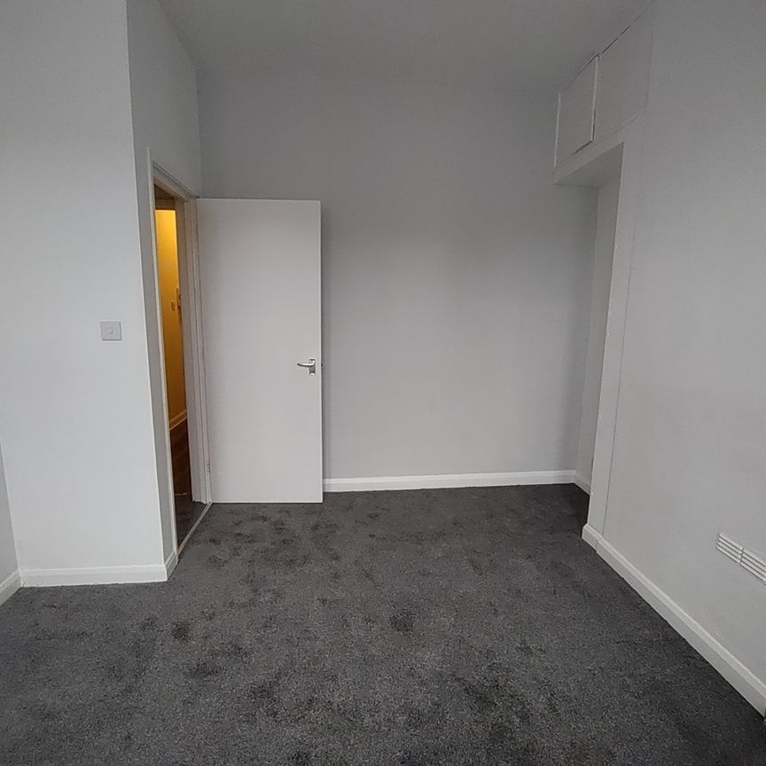 2 Bed Flat, Birmingham Road, B70 - Photo 1