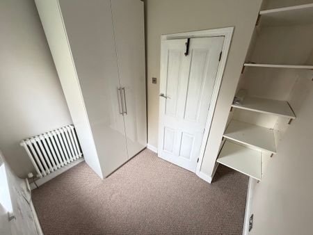 Cedar Grove, Bradmore , Wolverhampton - Photo 2