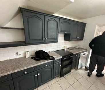 3 bedroom terraced house to rent - Photo 2