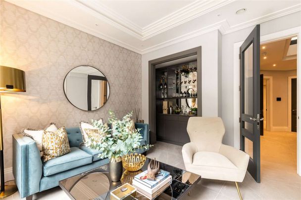 A superb four bedroom family house with a private garden and garage. - Photo 1