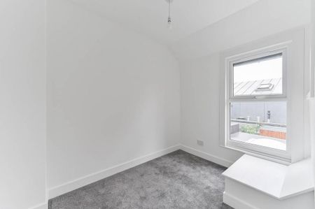 2 bedroom end of terrace house to rent - Photo 4