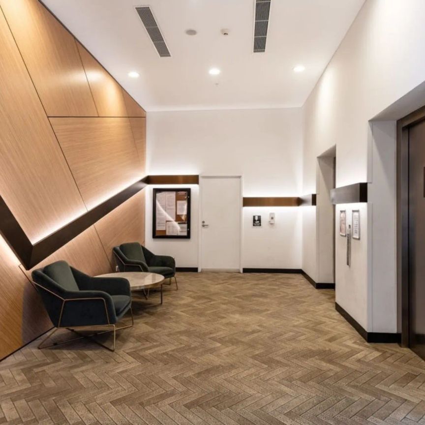 Immaculate Two Bedroom Apartment With Breathtaking Views - Photo 1