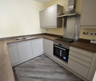 2 bedroom Flat in Woodsley Road, Leeds - Photo 5