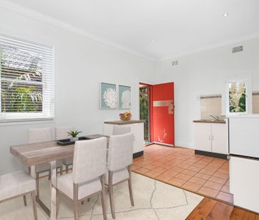 Beautifully Presented Apartment in Popular North Bondi - Photo 4