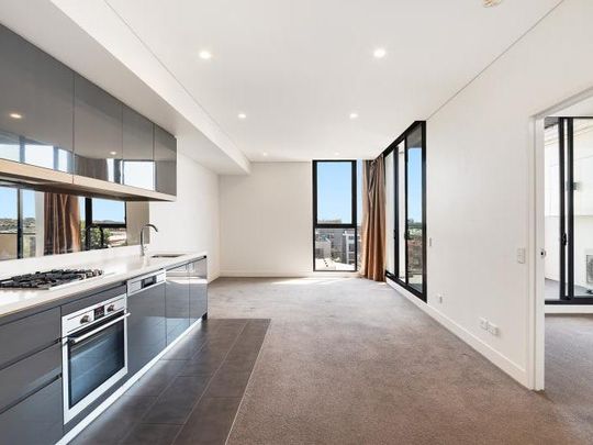 ONE BEDROOM APARTMENT IN THE HEART OF ROSEBERY! - Photo 1