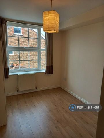2 bedroom flat to rent - Photo 2