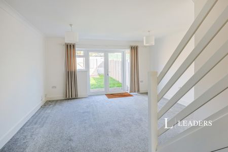 2 bedroom house to rent Livingstone Road, Poole, Dorset, BH12 - Photo 2