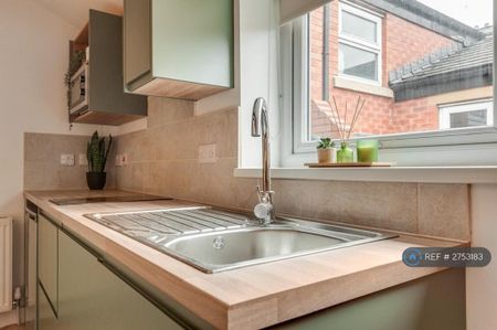 1 bedroom in a house share to rent - Photo 5