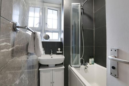 2 bedroom Flat To Let Total Size: 584 SQ FT - Photo 4