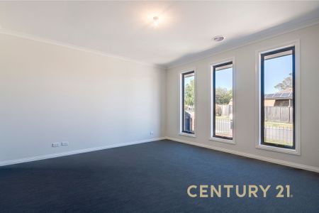 Modern 3-Bedroom Home in Prime Dandenong Location - Photo 2